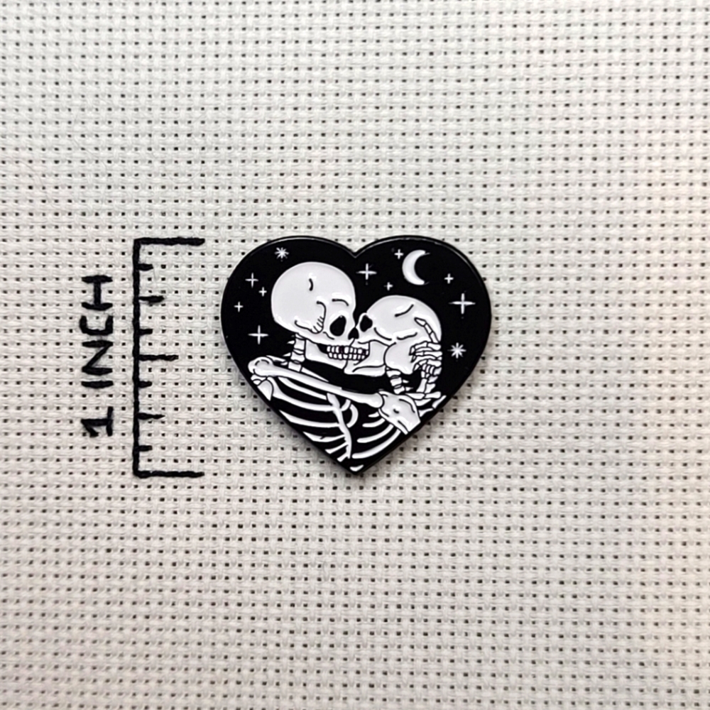 Skeleton Lovers Needle Minder